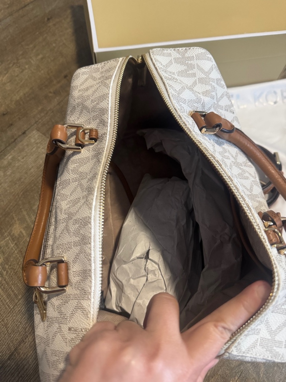Michael Kors Signature Satchel in Vanilla and Brown - Picture 7 of 14